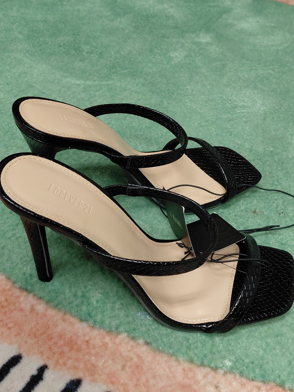 NWT'S Forever 21 Open Toe Black Strappy Square-Toe High Heels